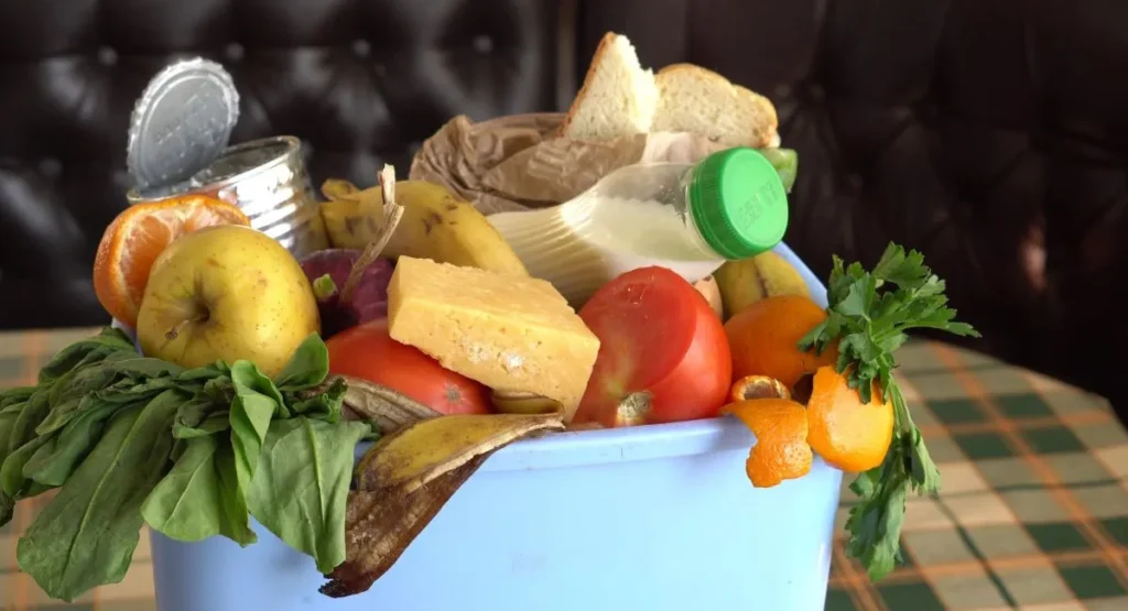 jak-wytepic-muchy-owocowki